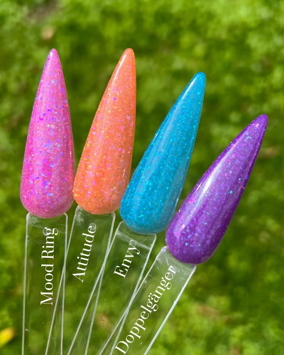 Photo shows swatch of Dipnotic Nails The Alter Ego Collection Sun Changer Nail Dip Powder Collection